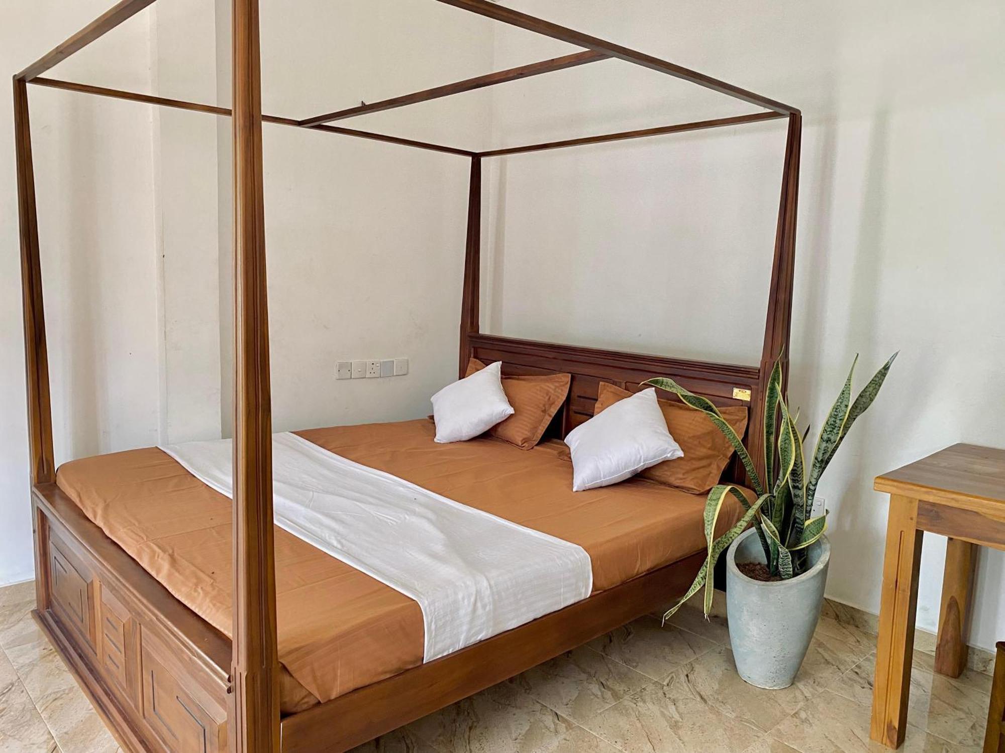 ווליגאמה Sasmika Villa Surf And Yoga Hostel מראה חיצוני תמונה