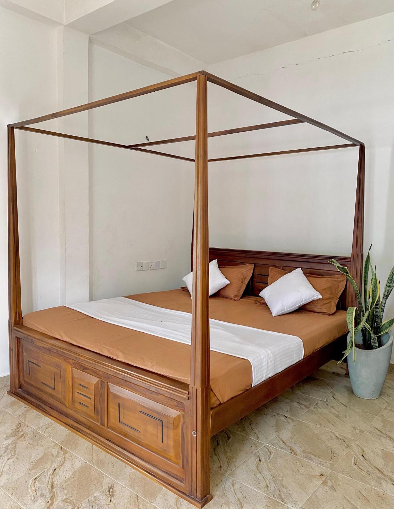 ווליגאמה Sasmika Villa Surf And Yoga Hostel מראה חיצוני תמונה
