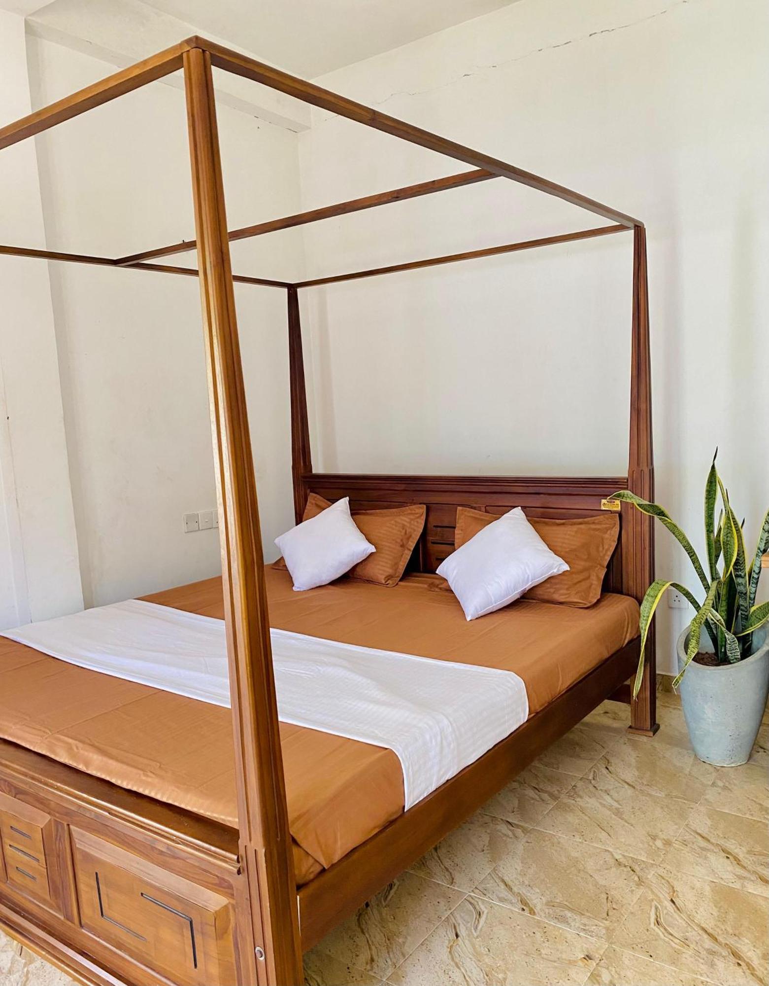 ווליגאמה Sasmika Villa Surf And Yoga Hostel מראה חיצוני תמונה