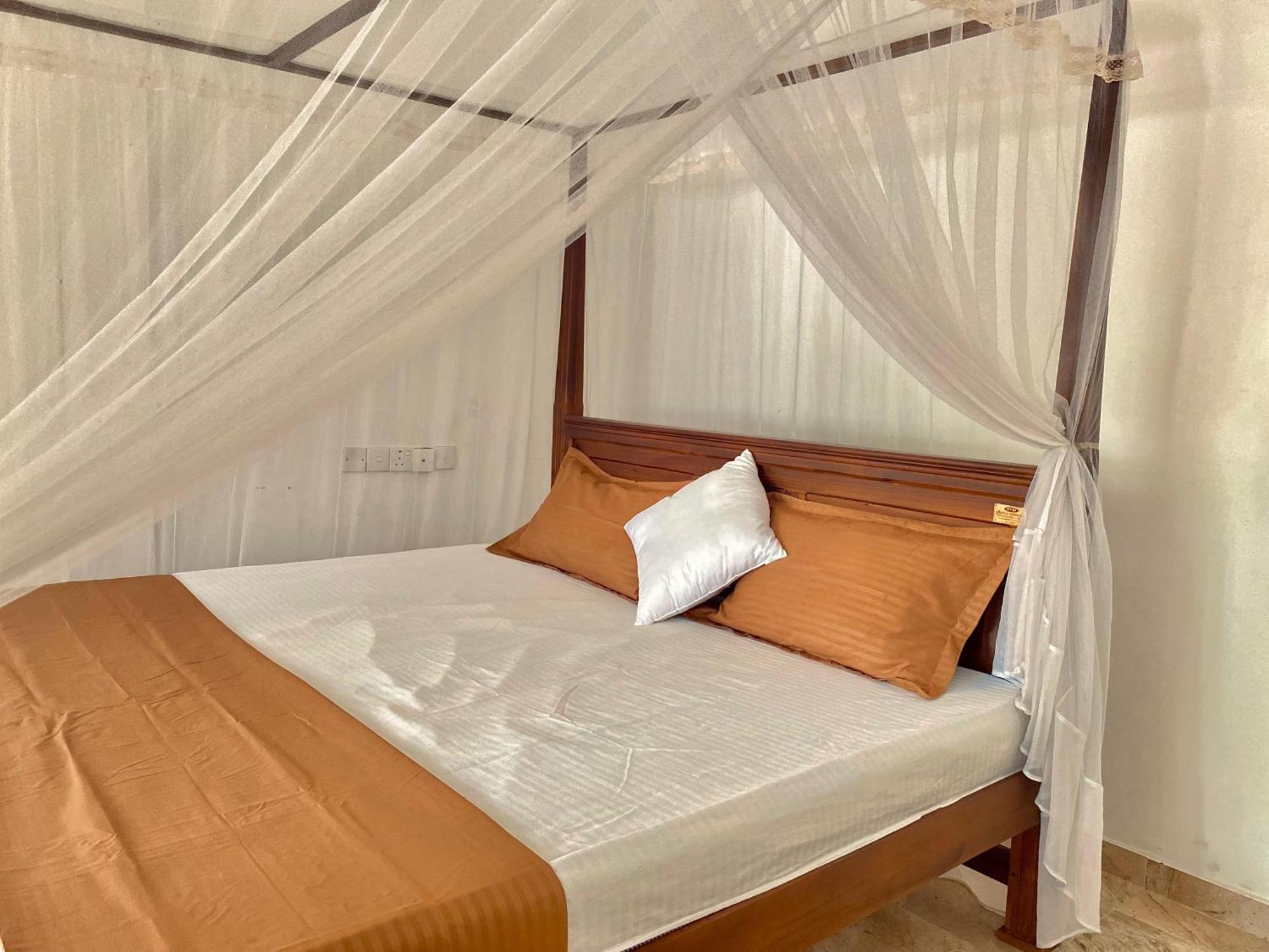 ווליגאמה Sasmika Villa Surf And Yoga Hostel מראה חיצוני תמונה