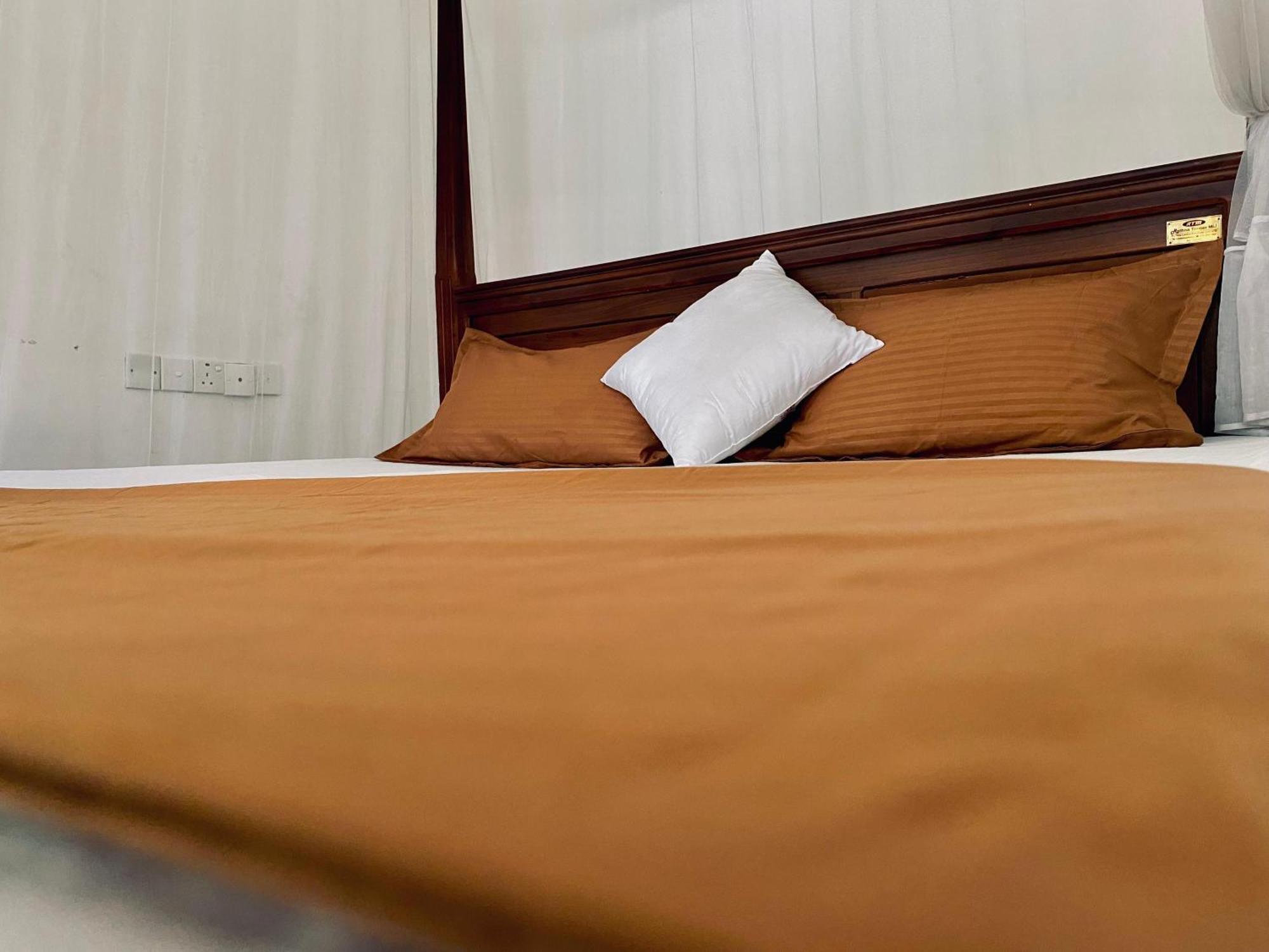ווליגאמה Sasmika Villa Surf And Yoga Hostel מראה חיצוני תמונה