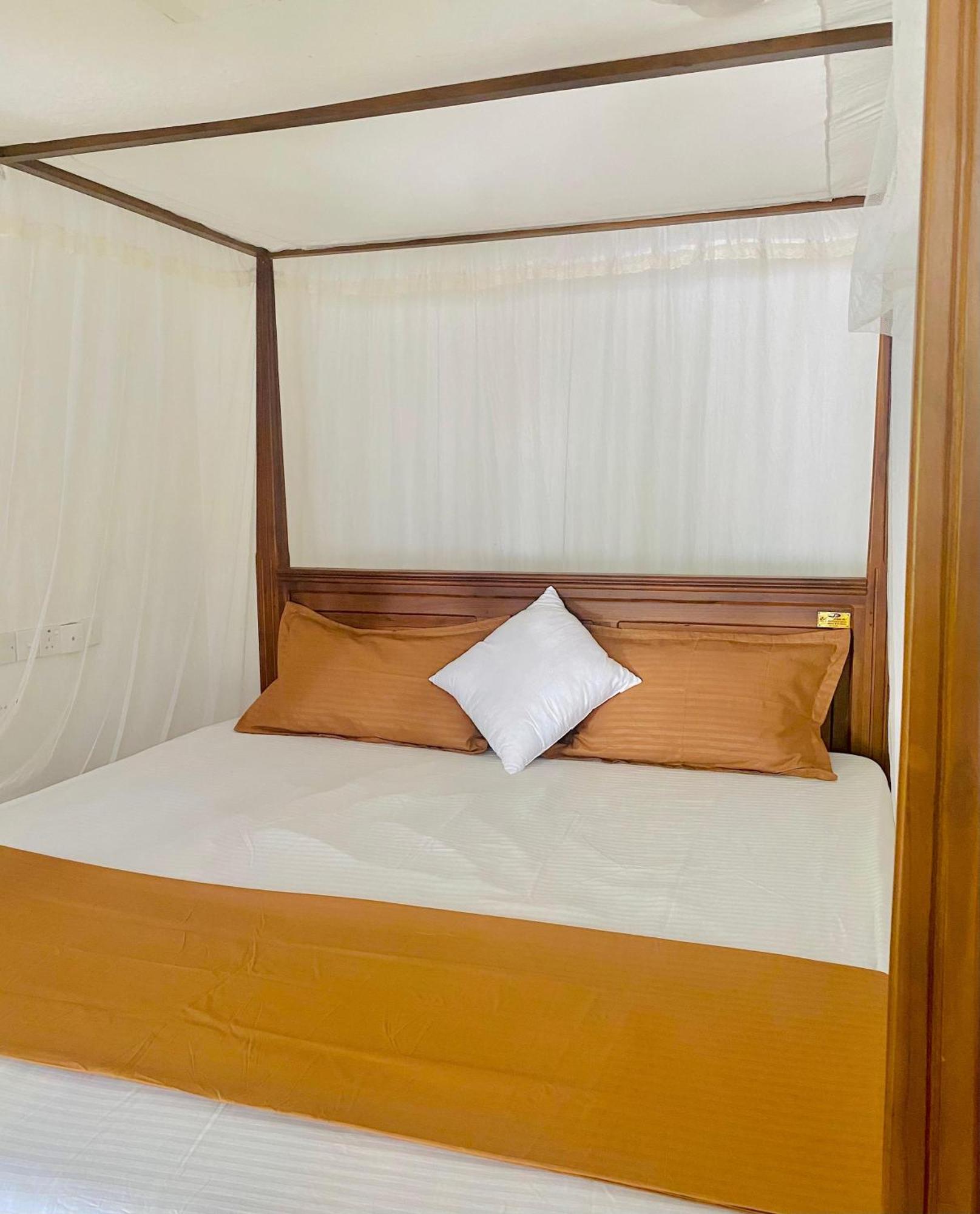 ווליגאמה Sasmika Villa Surf And Yoga Hostel מראה חיצוני תמונה