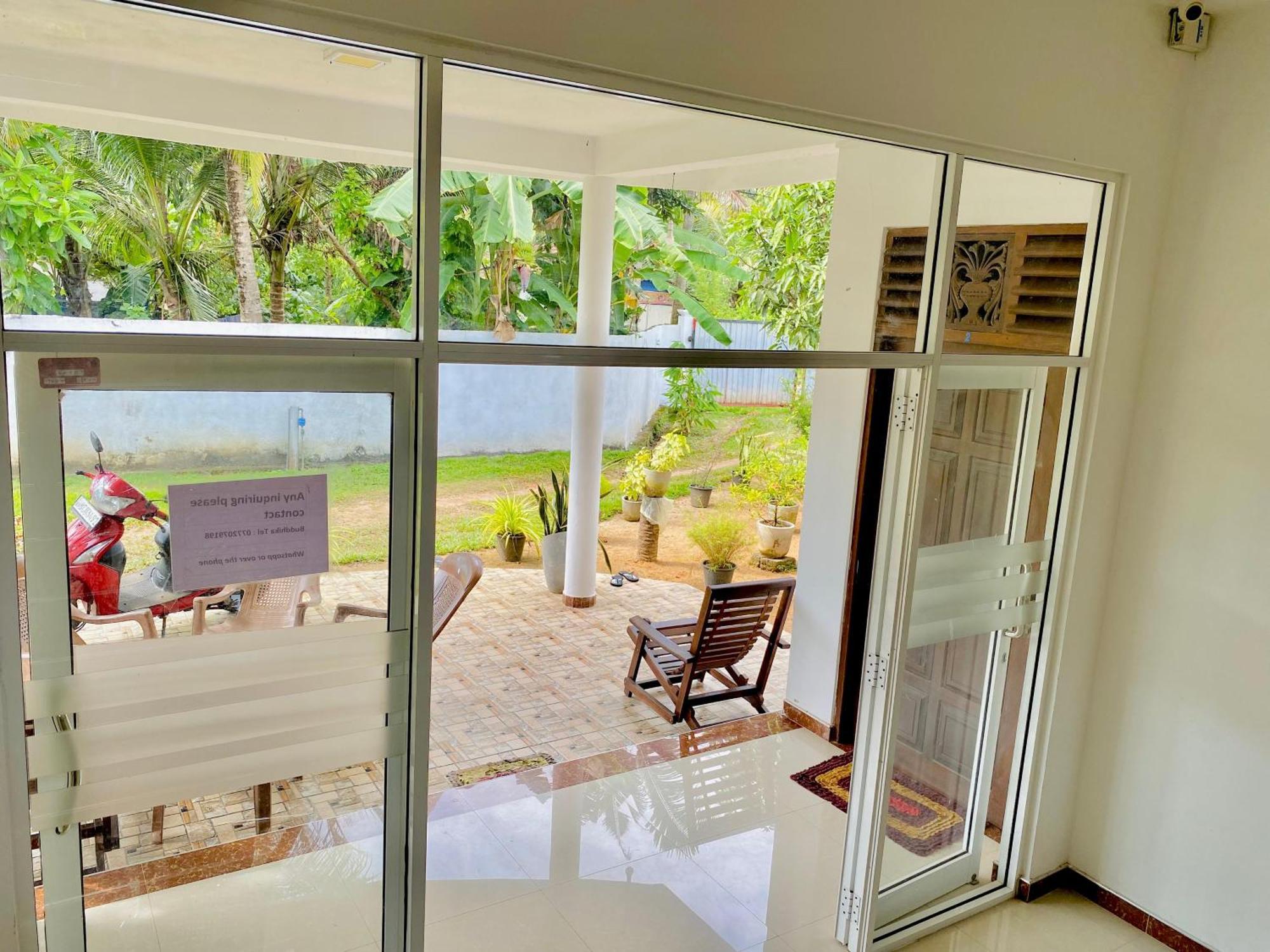 ווליגאמה Sasmika Villa Surf And Yoga Hostel מראה חיצוני תמונה