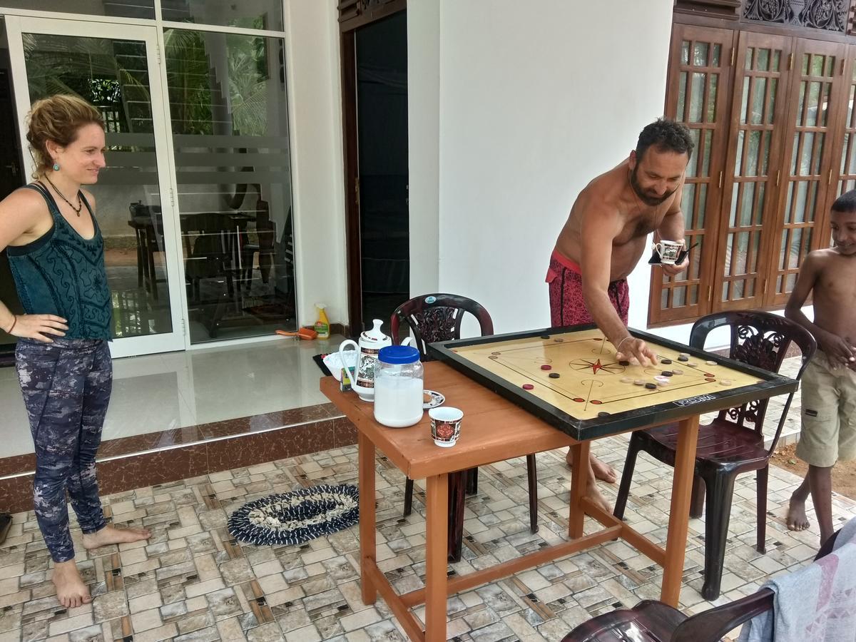 ווליגאמה Sasmika Villa Surf And Yoga Hostel מראה חיצוני תמונה
